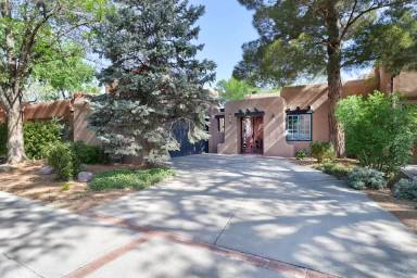 Main picture of 3021 Calle del Bosque NW