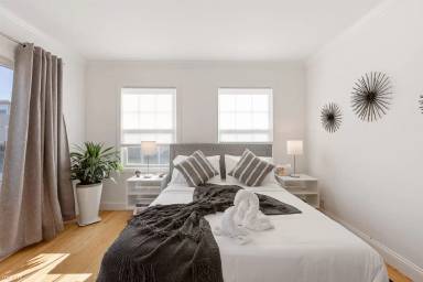 Main picture of 92 Castlemont Ave