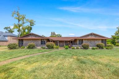 Main picture of 3925 Bayouwood Ln