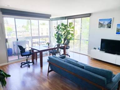 Main picture of 4099 Howe St
