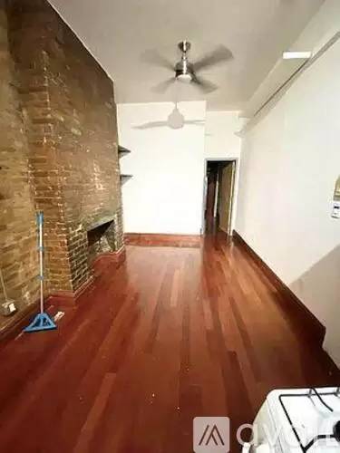 Main picture of 273 E 10th St