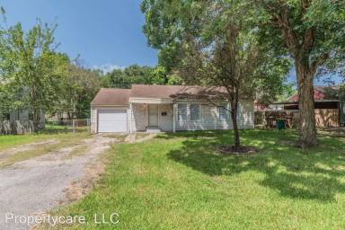 Main picture of 305 Avenue B