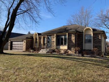 Main picture of 2305 Maple Blvd