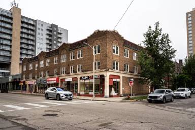 Main picture of 1606 E Royall Pl