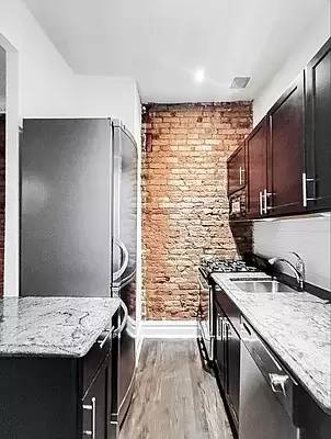 Main picture of 342 E 76th St