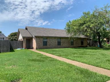 Main picture of 2500-30 Hickory Dr