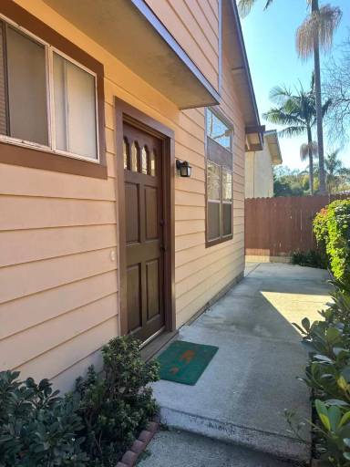 Main picture of 1811 Bath St
