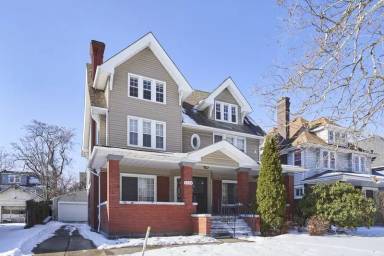 Main picture of 1504 E 107th St
