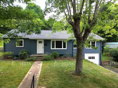 Main picture of 18 Pinewood Pl