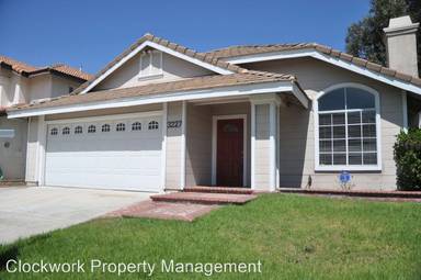 Main picture of 3227 Skyview Ln