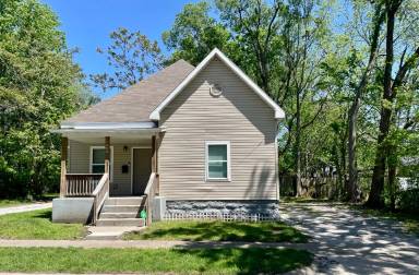 Main picture of 1458 N Douglas Ave
