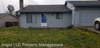 Main picture of 521 NE Dallas Dr