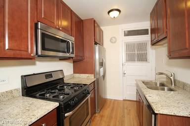 Main picture of 2108 W Ainslie St