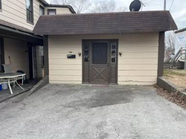 Main picture of 206 1/2 E John St