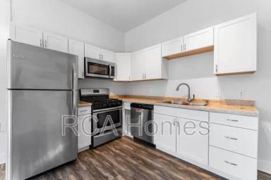 Main picture of 1112 Pleasant St