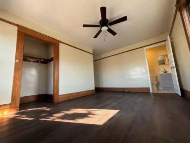 Main picture of 526 W 49th St