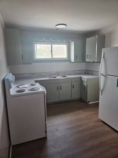 Main picture of 112 W 1st St