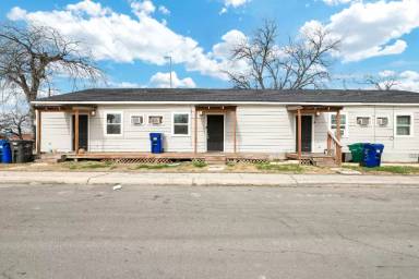 Main picture of 438 S San Joaquin Ave