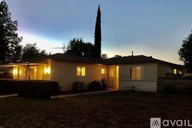 Main picture of 22703 Baltar St