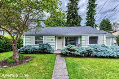 Main picture of 3214 NE 87th St