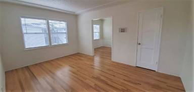 Main picture of 808 W Beach Ave