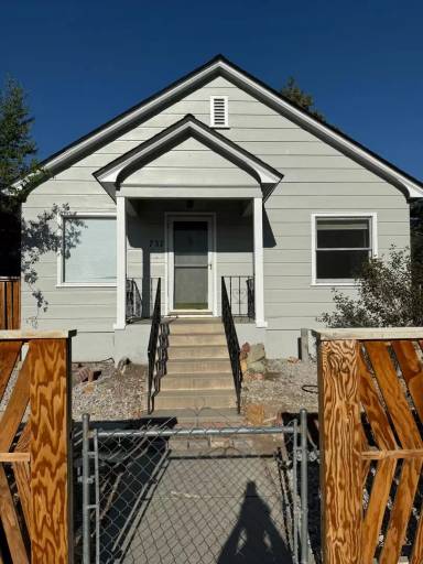 Main picture of 737 16th St