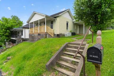 Main picture of 407 Simpson Ave