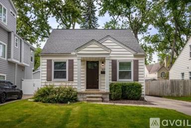 Main picture of 537 Bird Ave