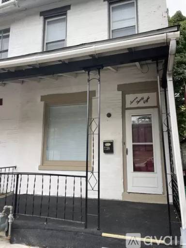 Main picture of 738 Thorn St