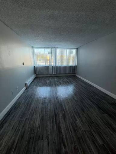 Main picture of 18331 W Chicago St
