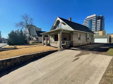 Main picture of 4534 Summit St