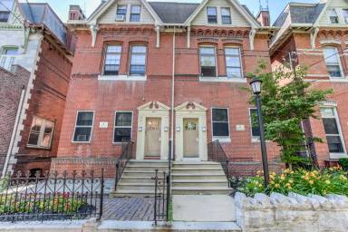 Main picture of 214 S 42nd St