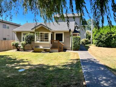 Main picture of 2421 Toledo St