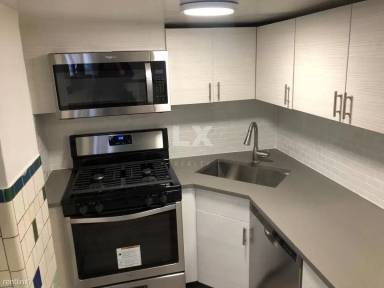 Main picture of 149 W Schiller St