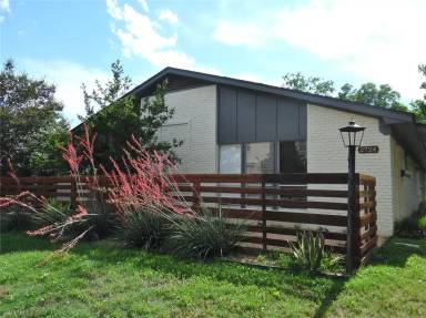 Main picture of 2724 McCart Ave