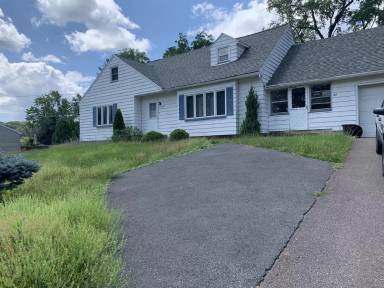 Main picture of 99 Davenport St