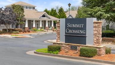 Main picture of Summit Crossing