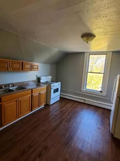 Main picture of 670 Broad St