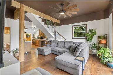 Main picture of 414 Spring St