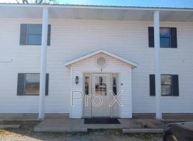 Main picture of 111 Elm St