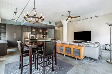 Main picture of 909 Lafayette St