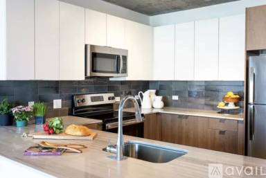 Main picture of 2303 S Michigan Ave