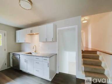 Main picture of 3044 Buchanan St NE