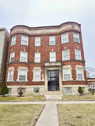 Main picture of 5938 S Calumet Ave