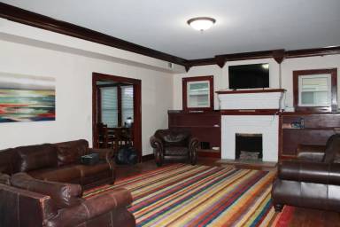 Main picture of 406 W Pine St