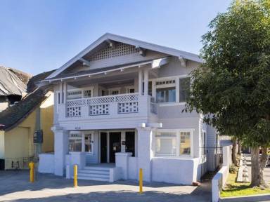 Main picture of 458 1/2 W Vernon Ave