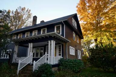 Main picture of 2200 Cottage Grove Dr