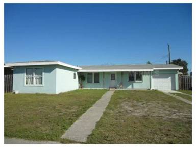 Main picture of 21660 Edgewater Dr