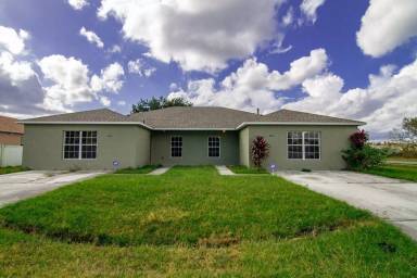 Main picture of 402 Bridgewater Ct