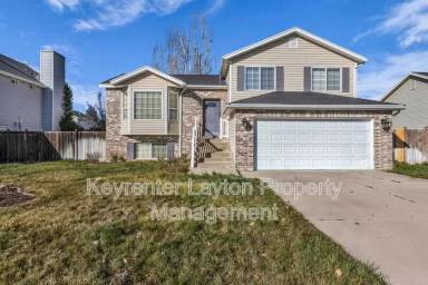 Main picture of 1215 Sandi St